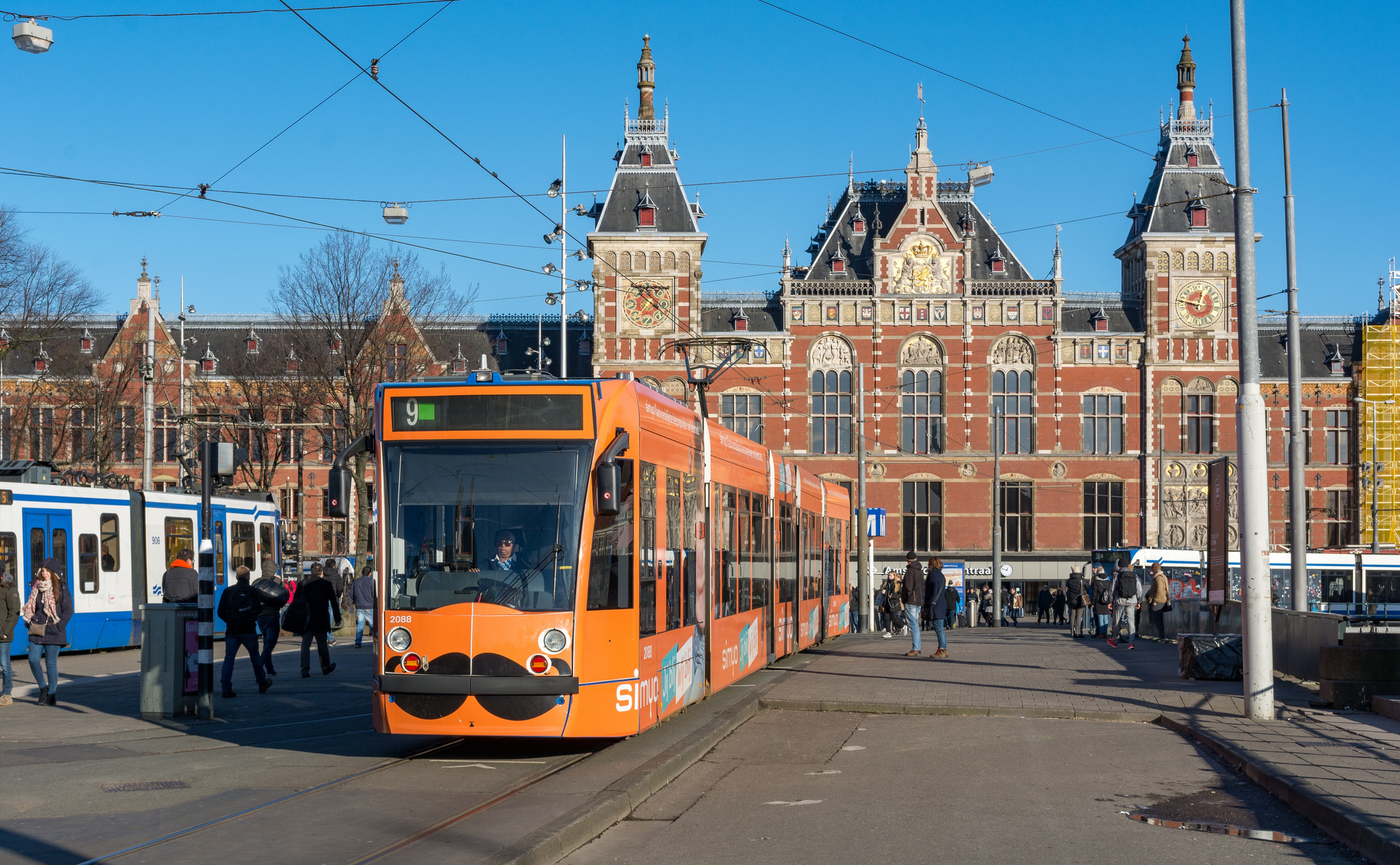Транспортната компания на Амстердам минава на зелен ток